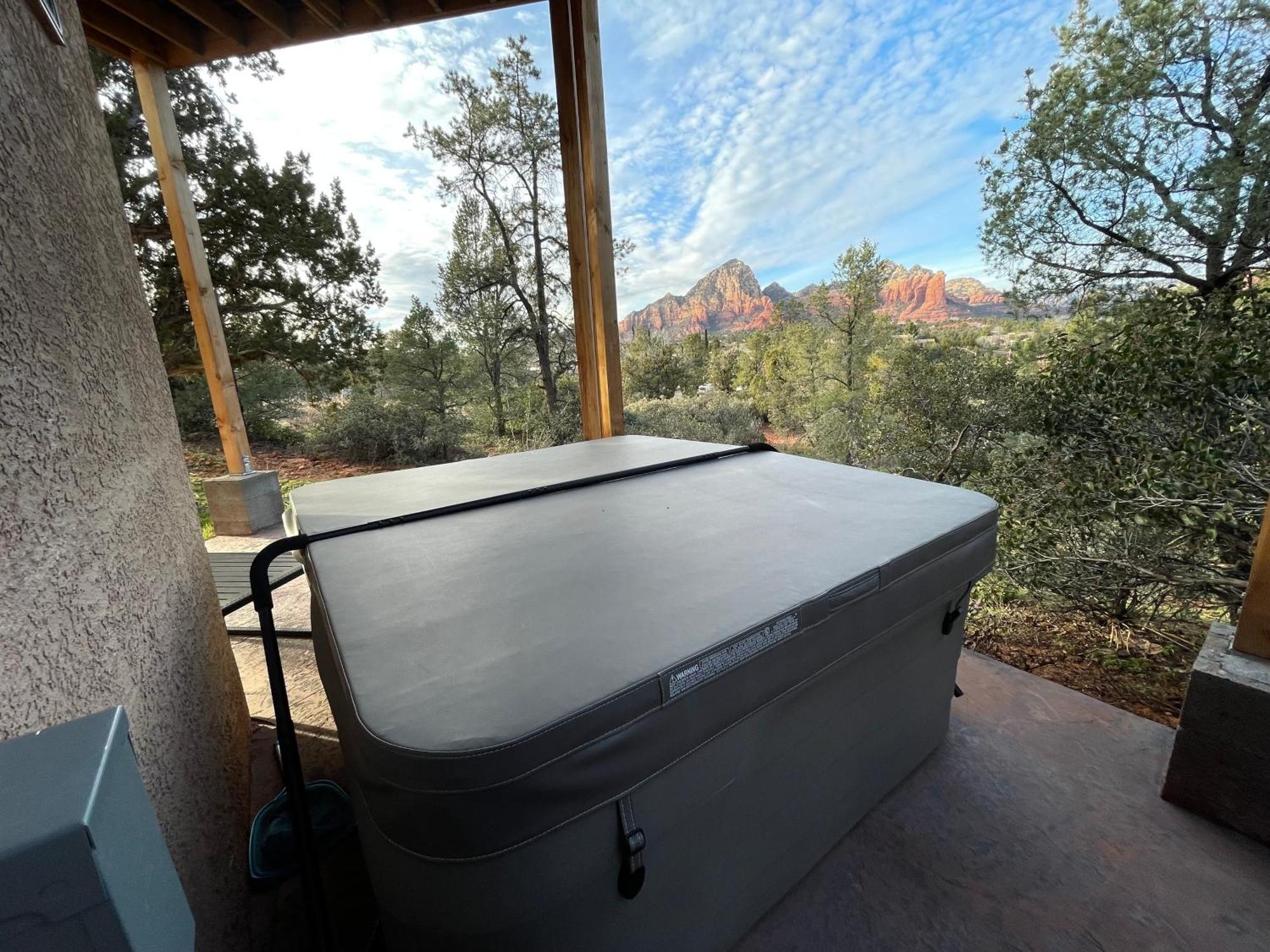 Hébergement de vacances Awe Inspiring Red Rock Views With Hot Tub!